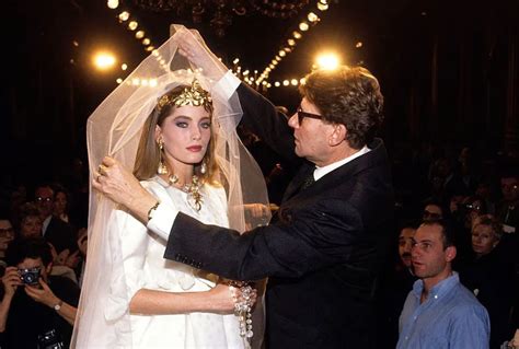 16 indimenticabili abiti da sposa Yves Saint Laurent.